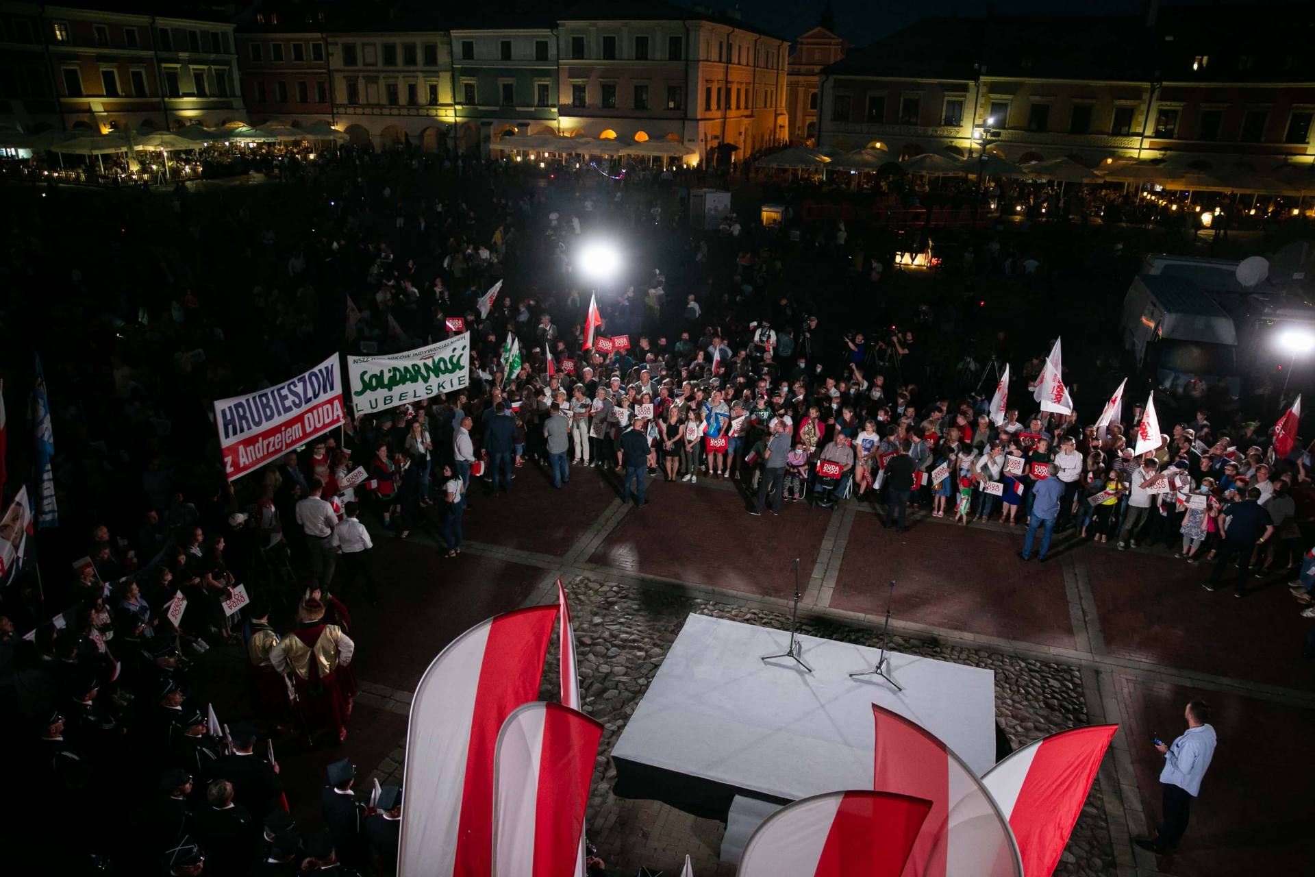 andrzej duda w zamosciu 11 Andrzej Duda prezydentem RP na drugą kadencję. PKW podała wyniki z prawie wszystkich komisji wyborczych.