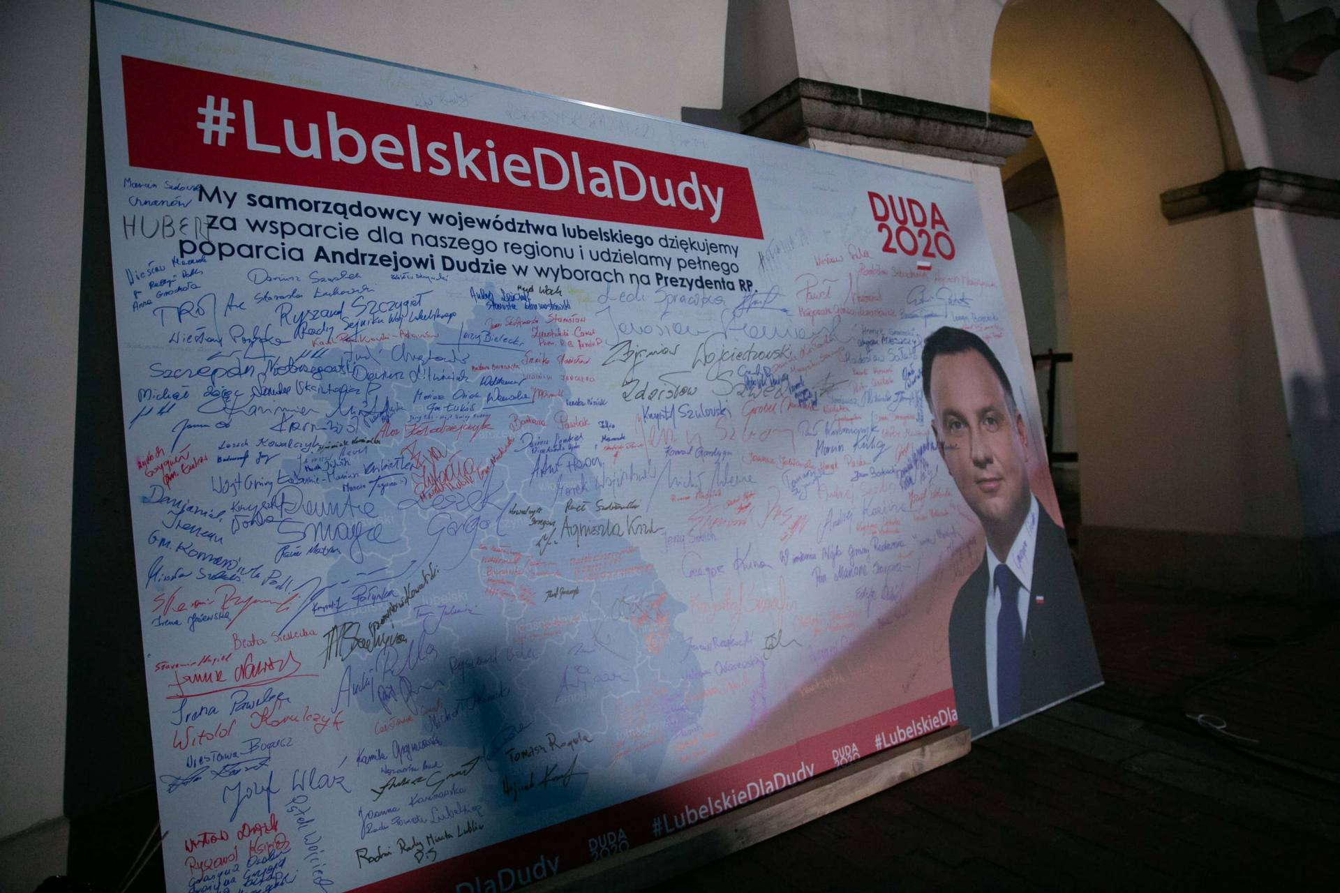 andrzej duda w zamosciu 4 Andrzej Duda prezydentem RP na drugą kadencję. PKW podała wyniki z prawie wszystkich komisji wyborczych.