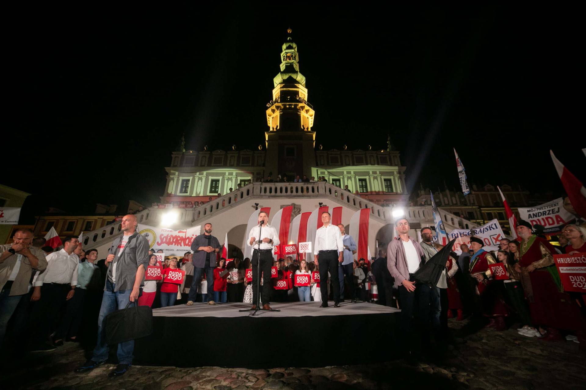 andrzej duda w zamosciu 53 Andrzej Duda prezydentem RP na drugą kadencję. PKW podała wyniki z prawie wszystkich komisji wyborczych.