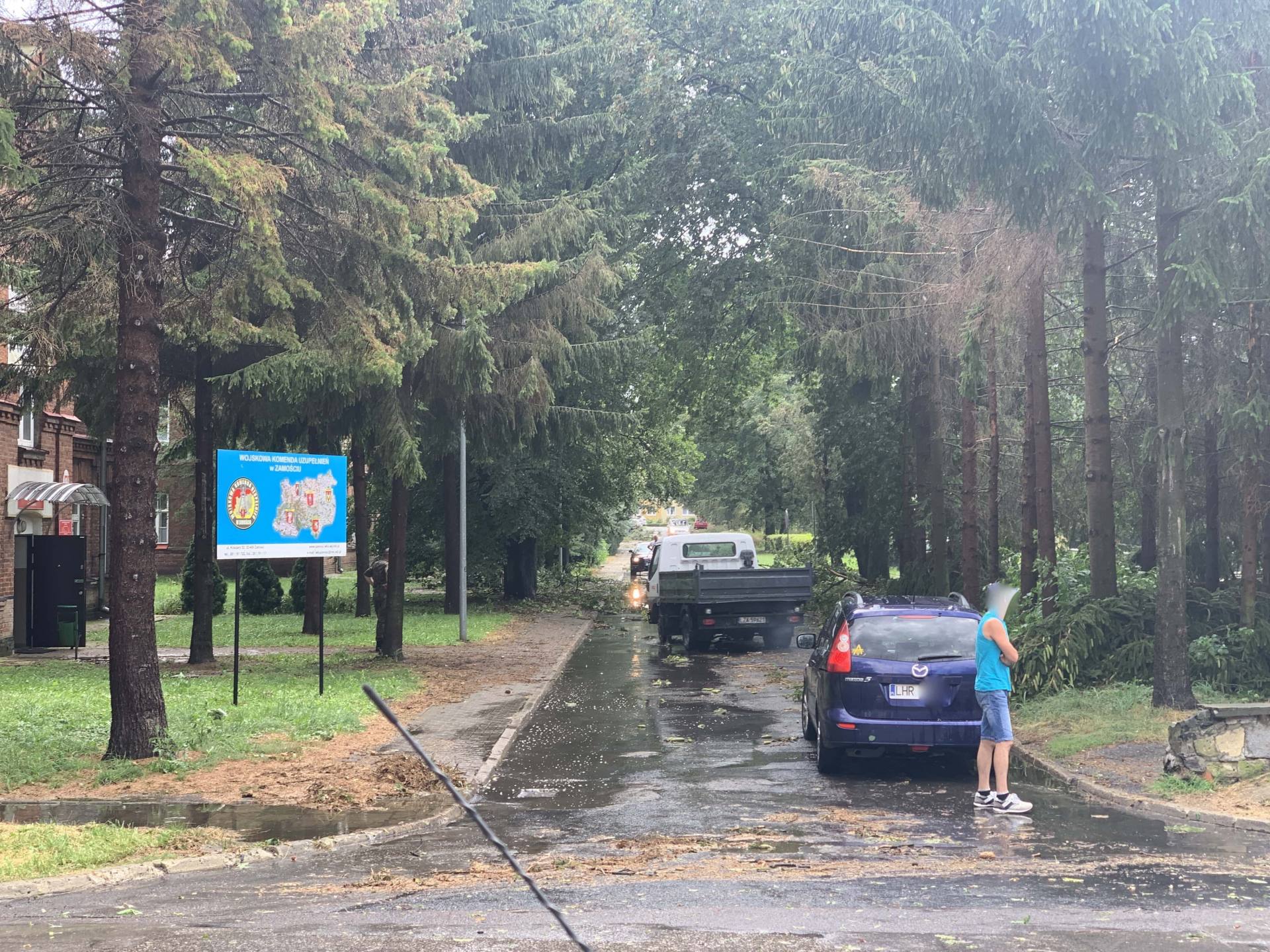 img 0969 Zerwane dachy, połamane drzewa, uszkodzone samochody. Straty po burzy, która przeszła nad Zamojszczyzną