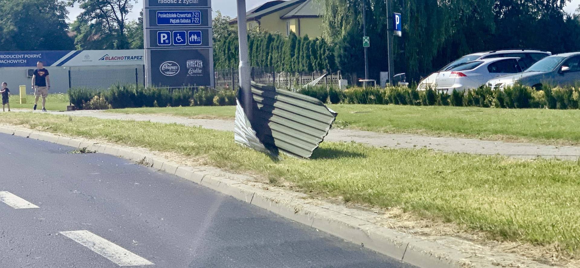 img 0980 Zerwane dachy, połamane drzewa, uszkodzone samochody. Straty po burzy, która przeszła nad Zamojszczyzną