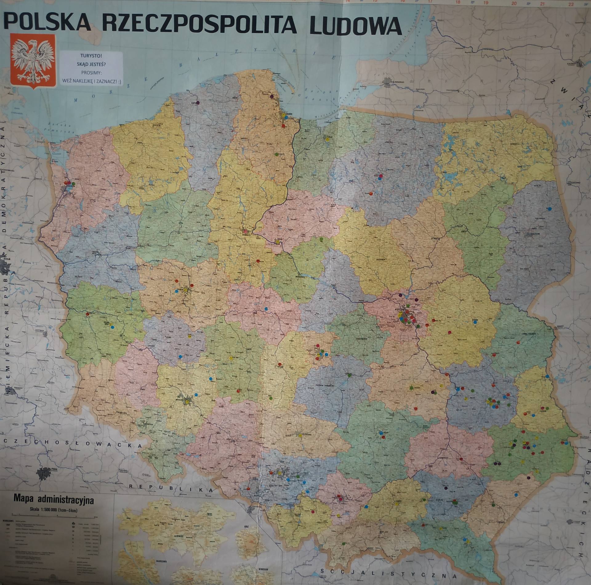 mapa 1000 turystów w Roztoczańskim Muzeum PRL w Zamościu