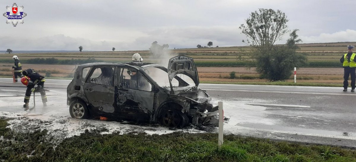 Renault stanęło w płomieniach podczas jazdy (zdjęcia