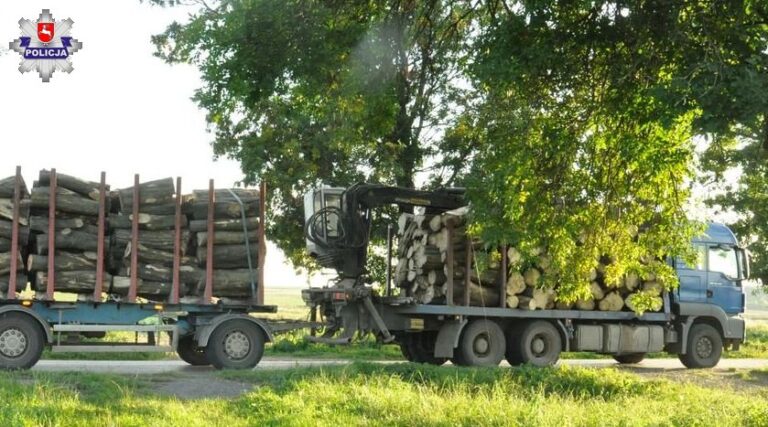 Ładunek z ciężarówki spadł na rowerzystę