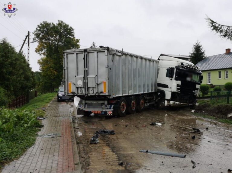 Tragedia na drodze, zderzenia busa z ciężarowym Dafem