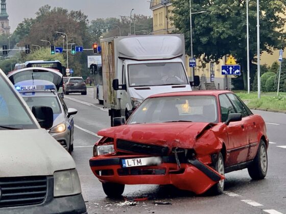 120666251 713349159594636 1286441339962258227 n Z ostatniej chwili! Zderzenie dwóch aut w centrum miasta. Utrudniania dla kierowców.