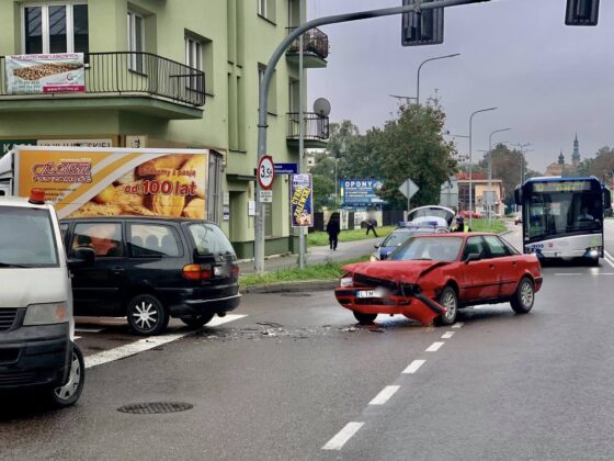 120722119 345445136674453 116090750648624614 n Z ostatniej chwili! Zderzenie dwóch aut w centrum miasta. Utrudniania dla kierowców.