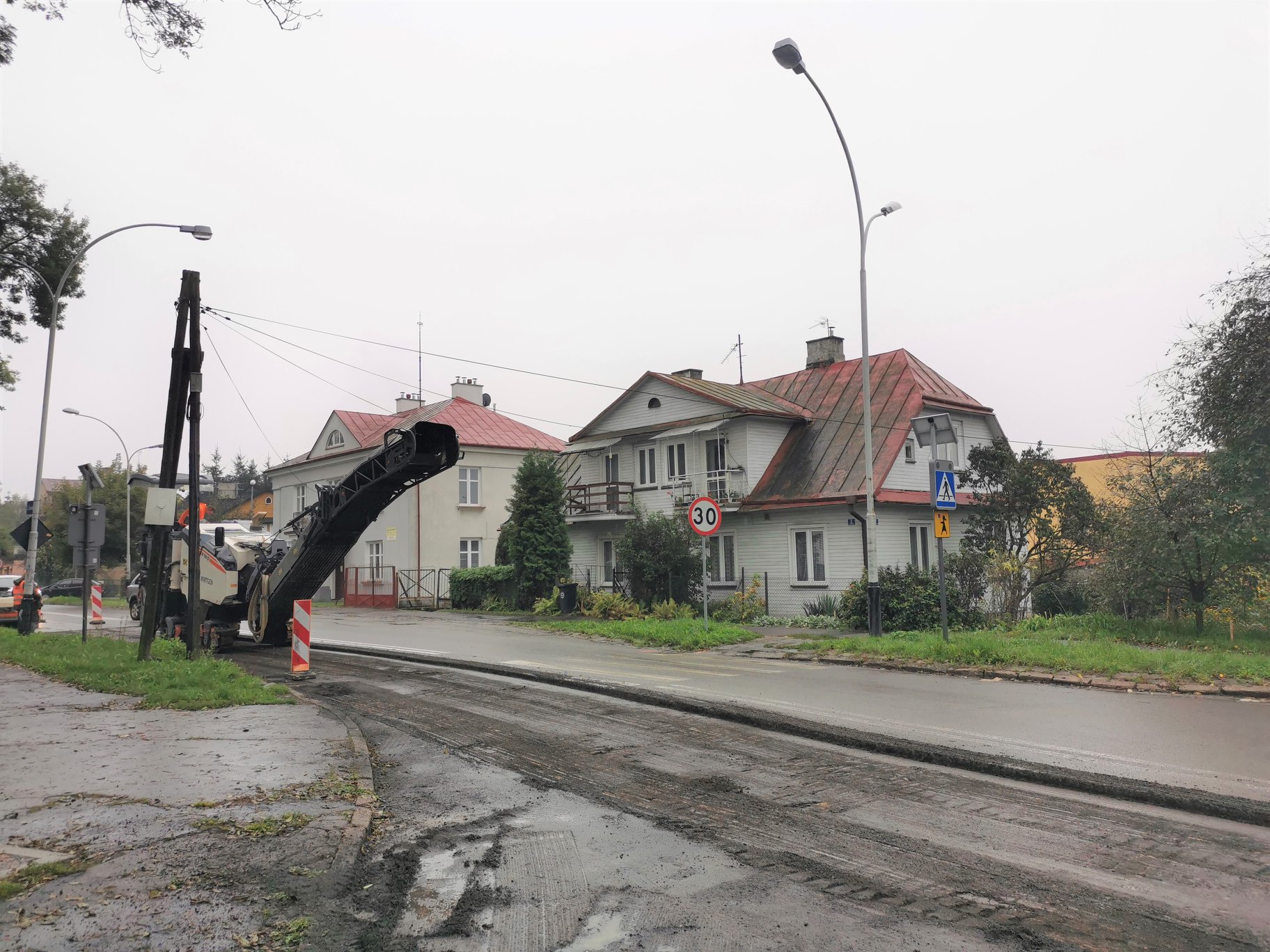 121634477 181437780229574 7796497232280177529 o Zamość: Zamiast niebezpiecznego skrzyżowania będzie mini - rondo. Prace właśnie ruszyły