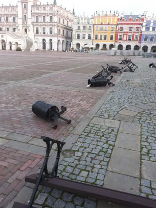 123165935 2756472324609374 1381952117382255578 n Zamość: Nocna demolka na Starym Mieście [ZDJĘCIA]