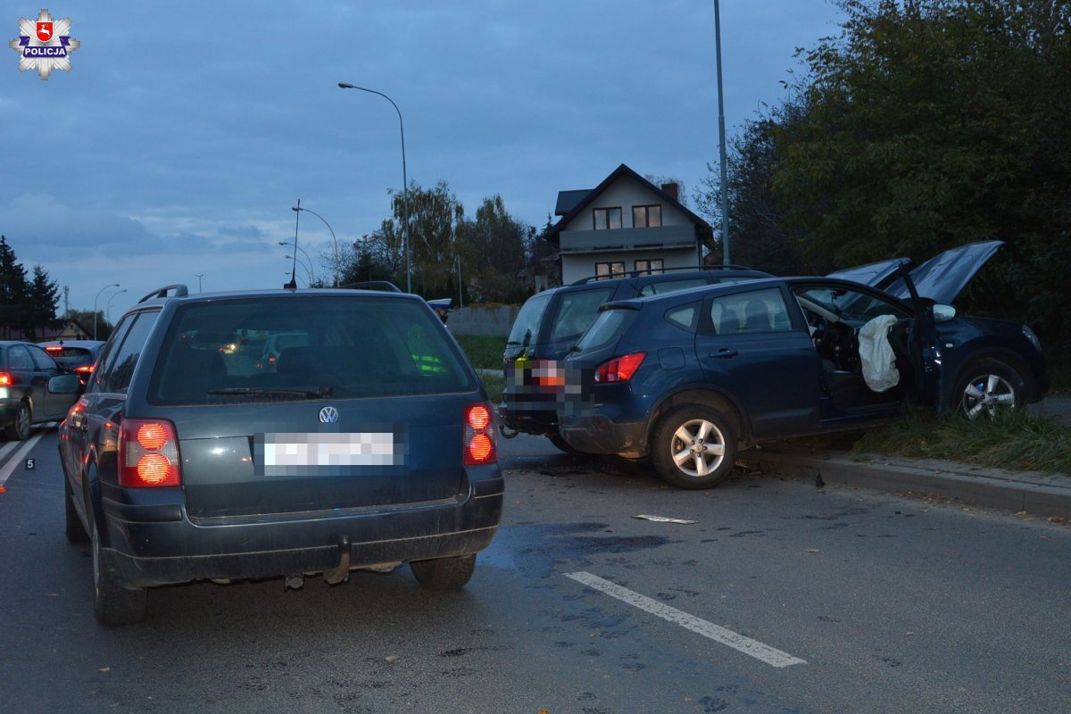 68 176678 ZAMOŚĆ: Groźny wypadek z udziałem trzech aut