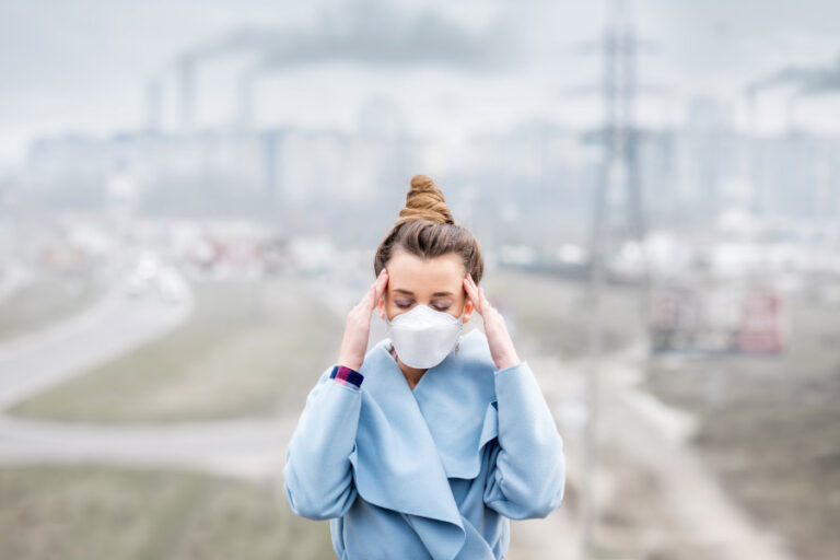 Oczyszczacz powietrza, maska antysmogowa… Czy to działa na smog?