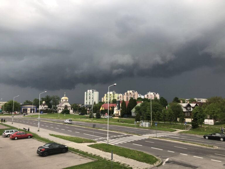 ZAMOŚĆ, REGION:  Uwaga na burze z gradem i silny wiatr.