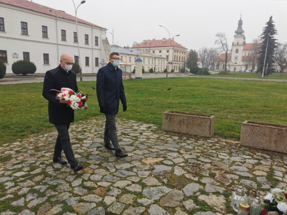 11 1 Oddali hołd Dzieciom Zamojszczyzny [ZDJĘCIA]