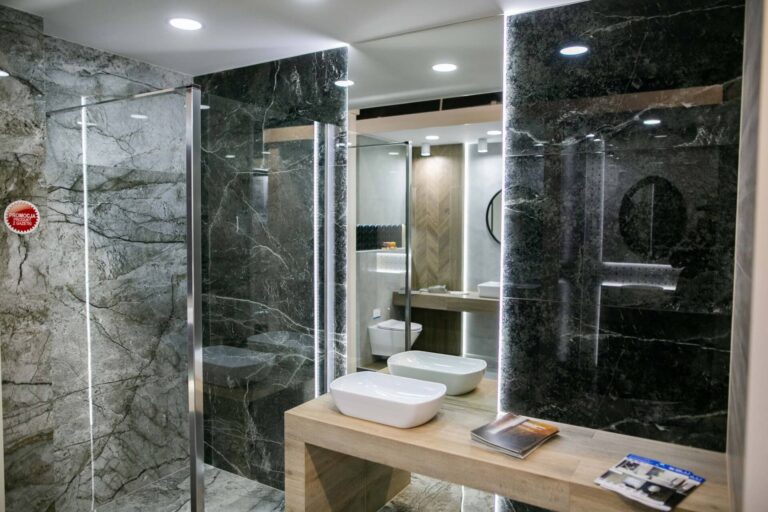 Salon BLU: na ponad 500 m2., 36 łazienkowych aranżacji i bogata ekspozycja wyposażenia (zdjęcia)