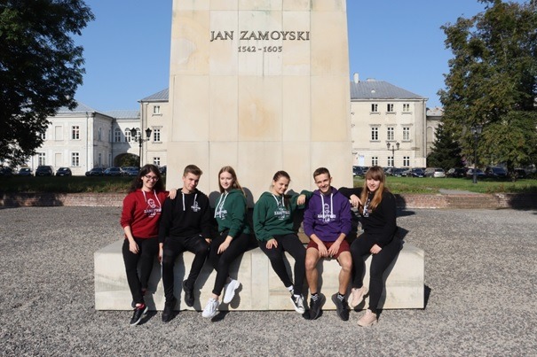 Dwudziestu uczniów I LO w Zamościu otrzymało wyjątkowe stypendium