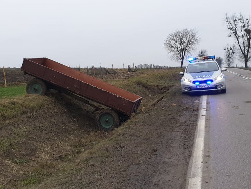 68 178708 g Ciągnik jeździł sam po polu. Zgubił go pijany rolnik [FILM]