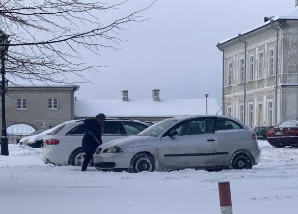 img 6579 ZAMOŚĆ: Obfite opady śniegu. Fatalne warunki na osiedlach i parkingach [ZDJĘCIA]