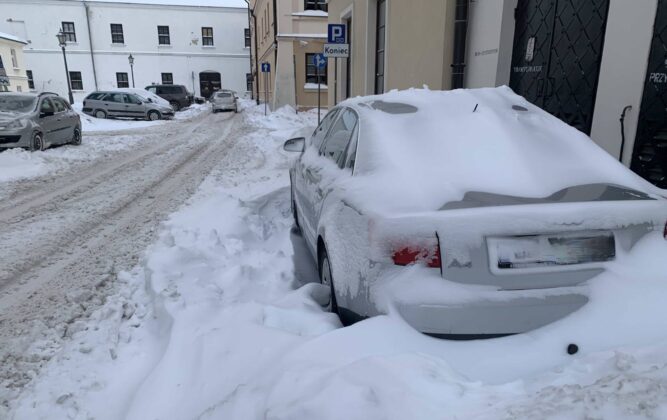 img 6580 ZAMOŚĆ: Obfite opady śniegu. Fatalne warunki na osiedlach i parkingach [ZDJĘCIA]