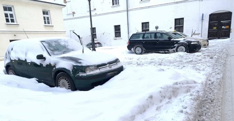 img 6581 ZAMOŚĆ: Obfite opady śniegu. Fatalne warunki na osiedlach i parkingach [ZDJĘCIA]