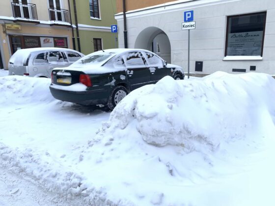 img 6584 ZAMOŚĆ: Obfite opady śniegu. Fatalne warunki na osiedlach i parkingach [ZDJĘCIA]