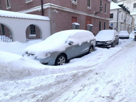 img 6585 ZAMOŚĆ: Obfite opady śniegu. Fatalne warunki na osiedlach i parkingach [ZDJĘCIA]