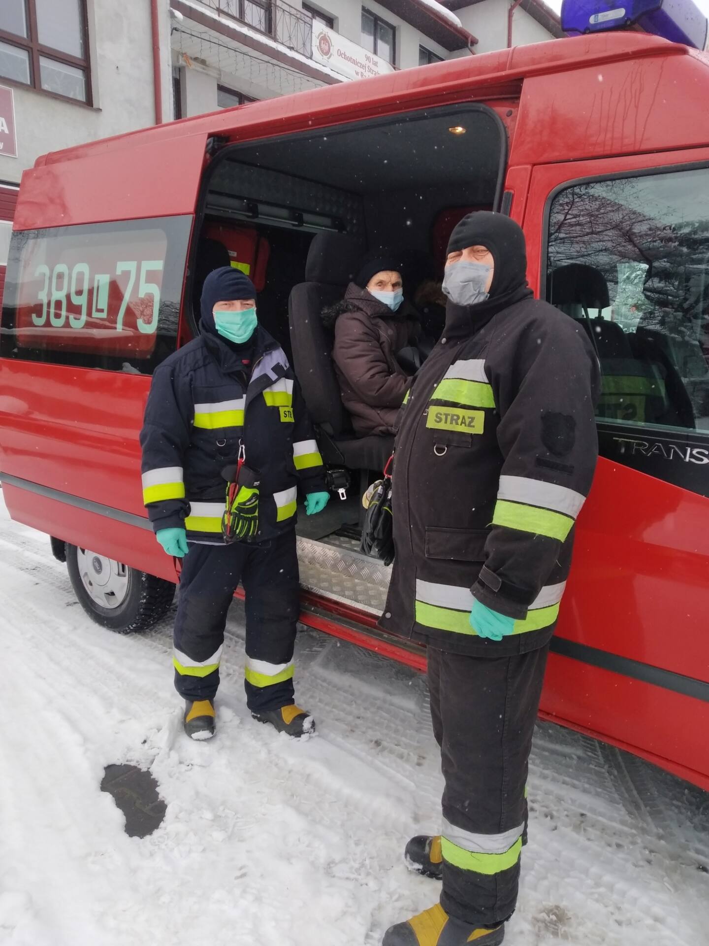 radecznica 1 Strażacy dowożą na szczepienia przeciwko COVID-19