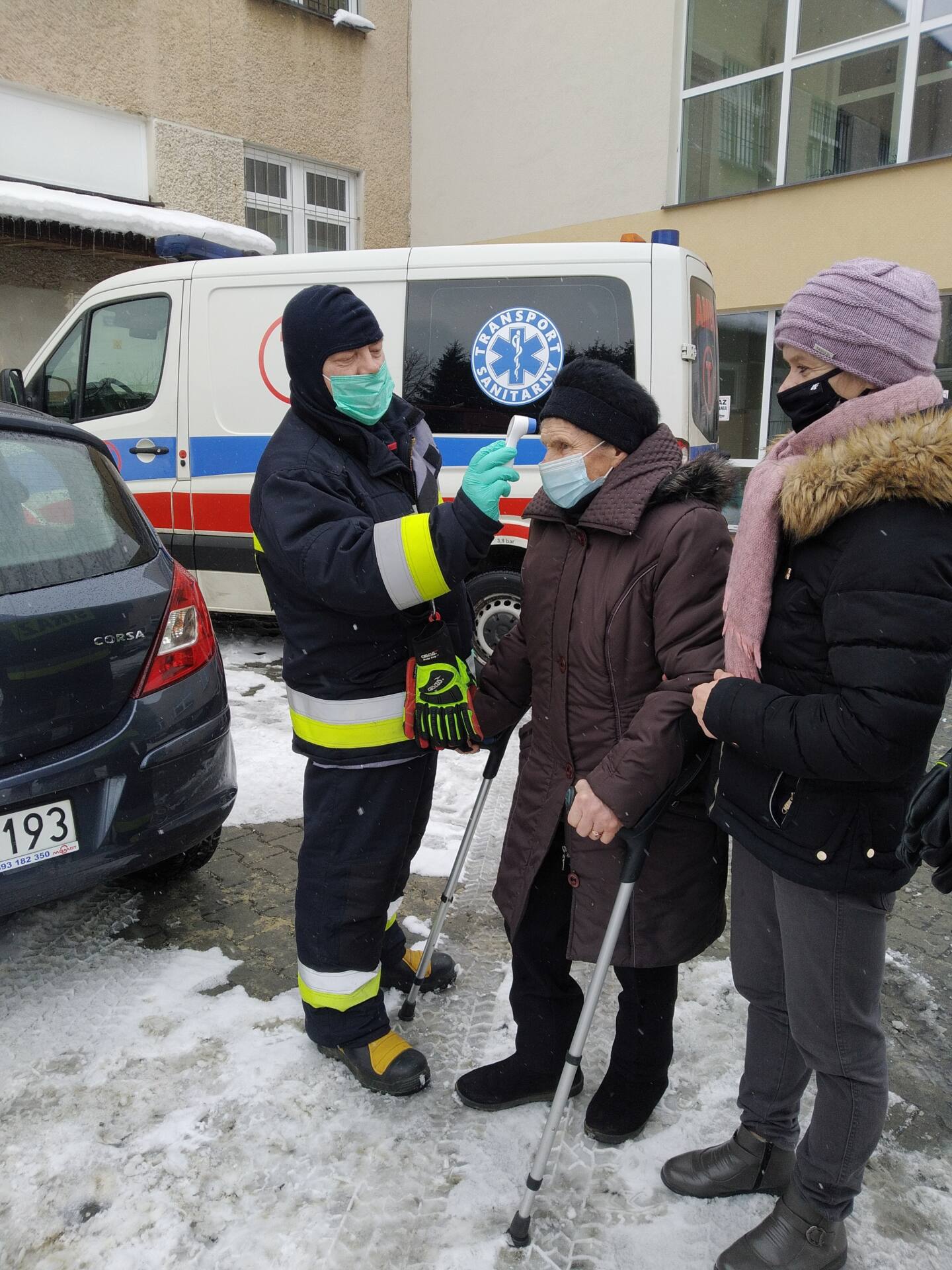 radecznica 2 Strażacy dowożą na szczepienia przeciwko COVID-19