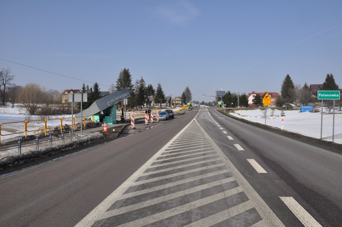 359 181818 Ktoś uszkodził przystanek. Policja poszukuje świadków zdarzenia