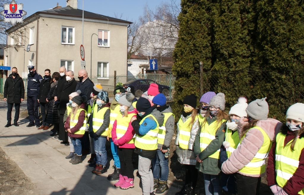 361 182178 ZAMOŚĆ: Uczniowie SP nr 6 już wiedzą, jak bezpiecznie przechodzić przez jezdnię