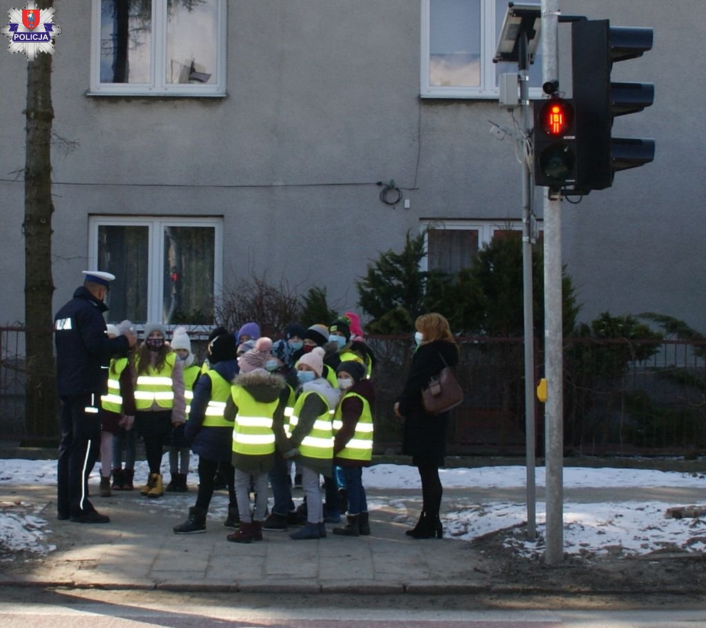 361 182181 ZAMOŚĆ: Uczniowie SP nr 6 już wiedzą, jak bezpiecznie przechodzić przez jezdnię