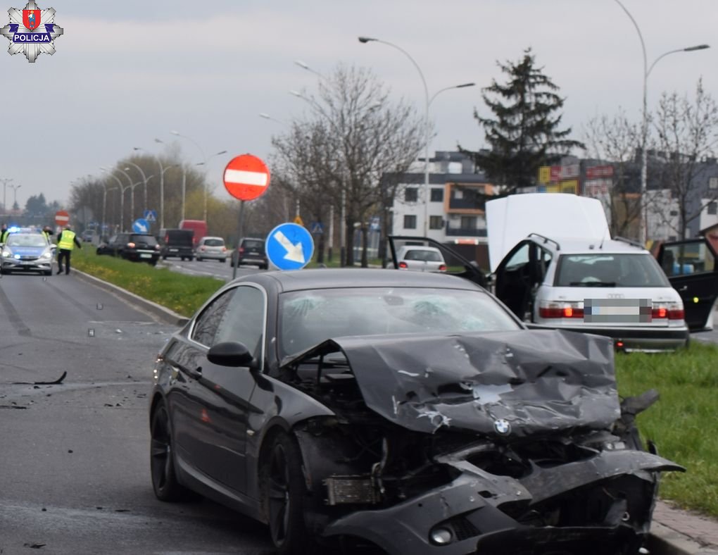 361 184245 Wypadek na ul. Dzieci Zamojszczyzny. 3 osoby w szpitalu.