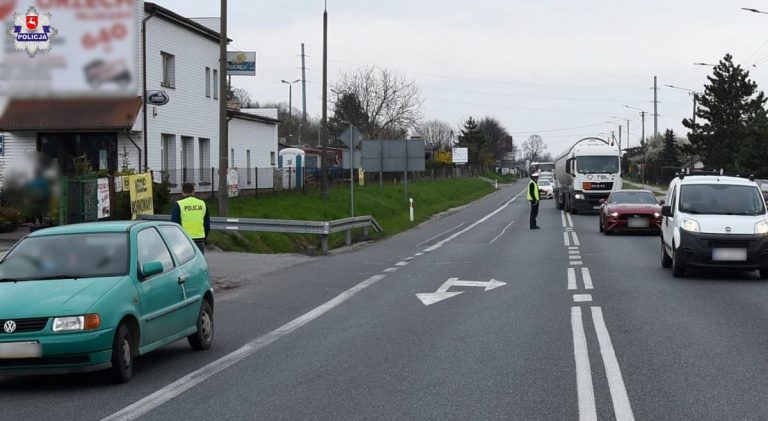 74-latek przechodząc przez ulicę trafił do szpitala