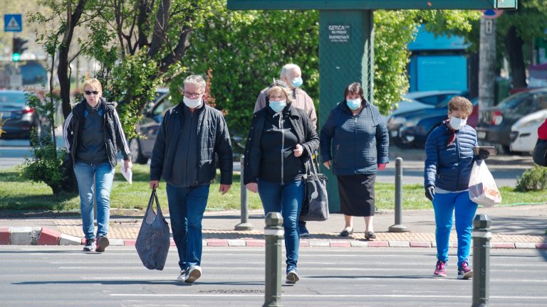 Koniec z maseczkami na świeżym powietrzu. Od kiedy?