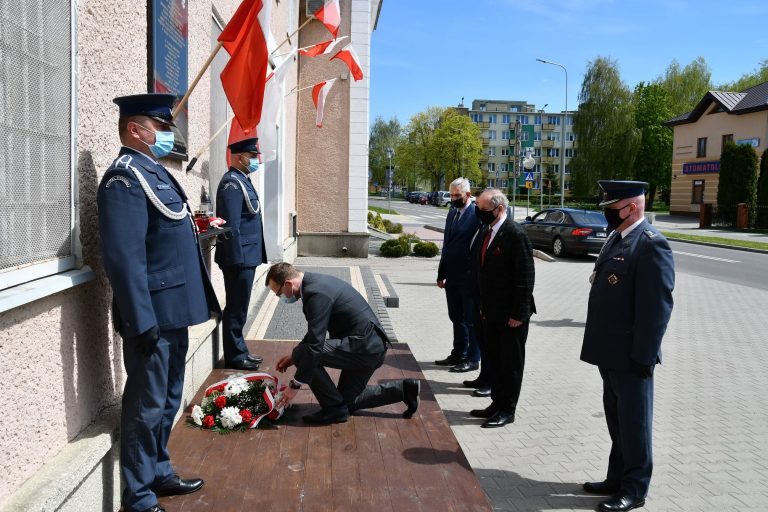 ZAMOŚĆ: Wiceminister Sprawiedliwości oddał hołd bohaterom brawurowej akcji sprzed 75 lat