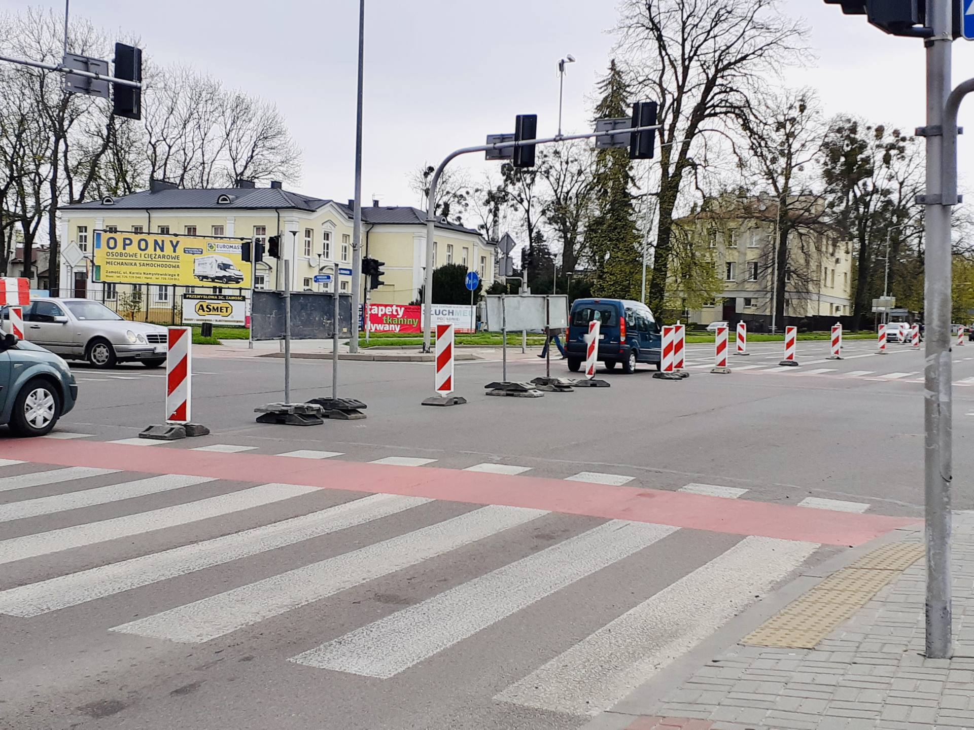 20210505 083853 Zamiast skrzyżowania będzie rondo. Przebudowa ruszyła. Są utrudnienia!