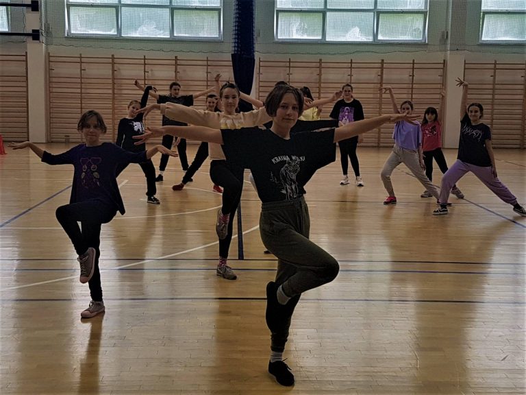 “Wyginaj śmiało ciało”. Warsztaty tańca i fitnessu w GOK w Nieliszu