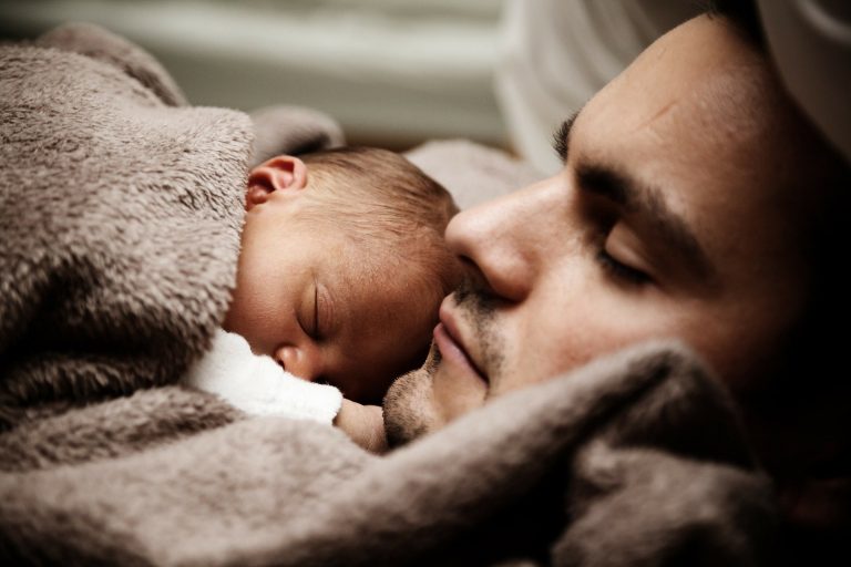 Dzień Ojca – ZUS podsumował dane o urlopach ojcowskich