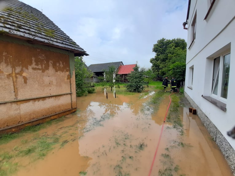 pompowanie 2 Gwałtowne burze w Zamościu i regionie. 88 interwencji strażaków