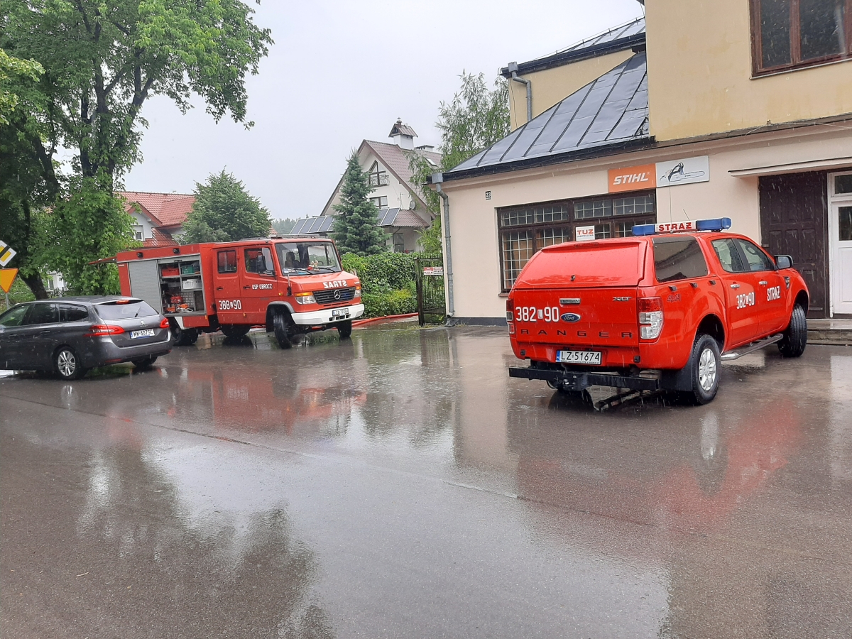 deszcz3 Ulewy w pow. zamojskim. Zalane piwnice, drogi, podtopienia.