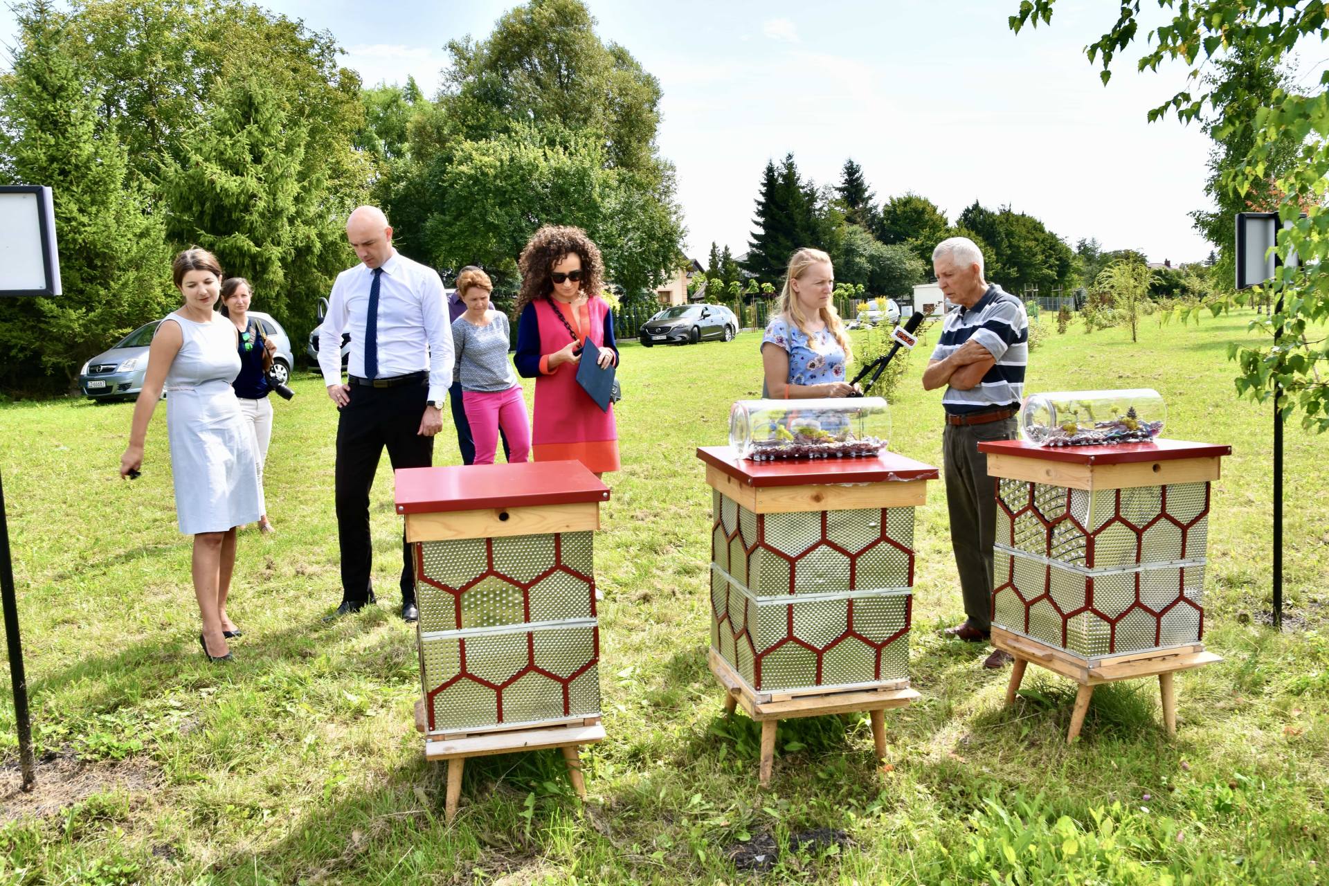 dsc 9890 ZAMOŚĆ: Miejska pasieka z ulami z recyklingu uroczyście otwarta [ZDJĘCIA]