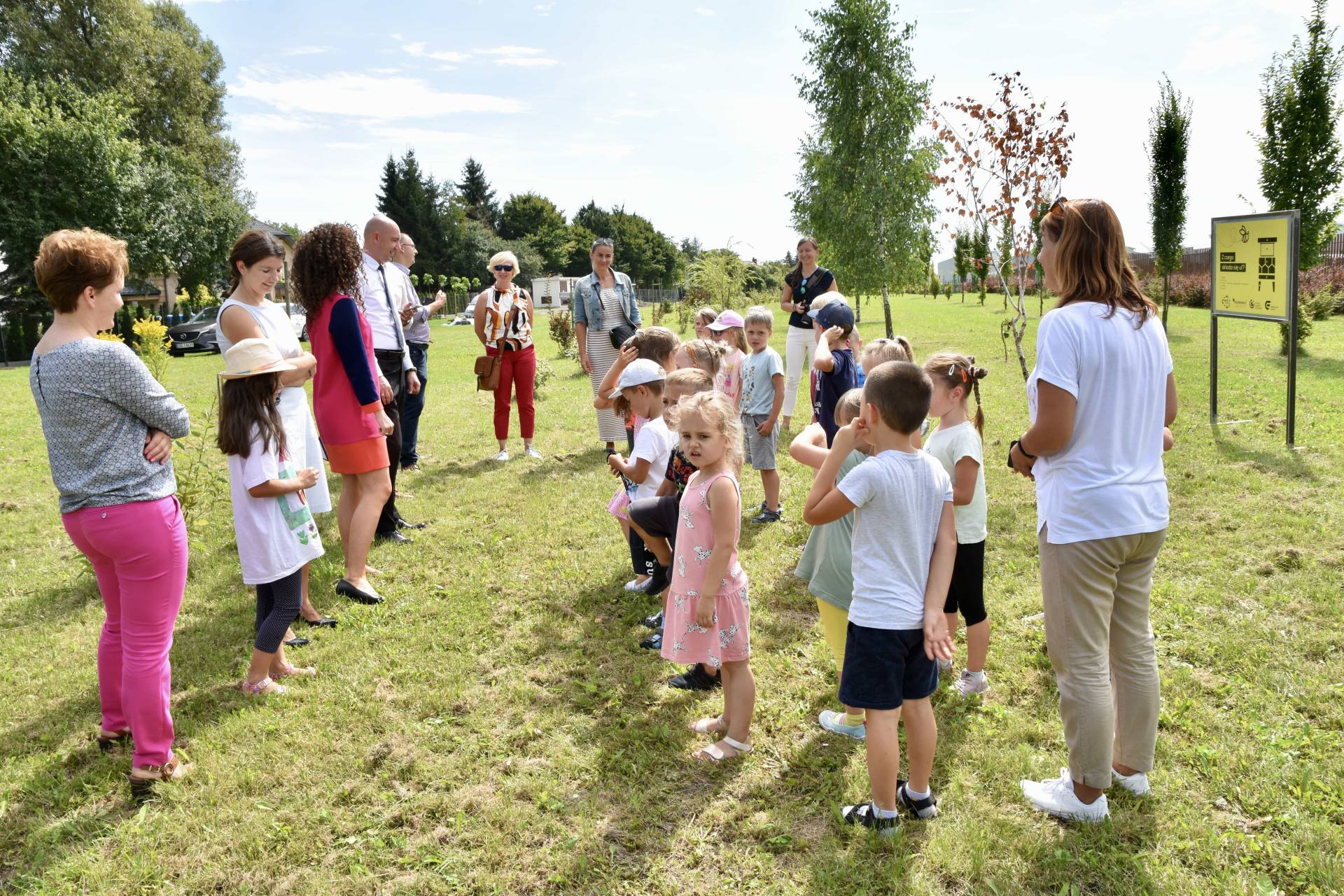 dsc 9895 ZAMOŚĆ: Miejska pasieka z ulami z recyklingu uroczyście otwarta [ZDJĘCIA]