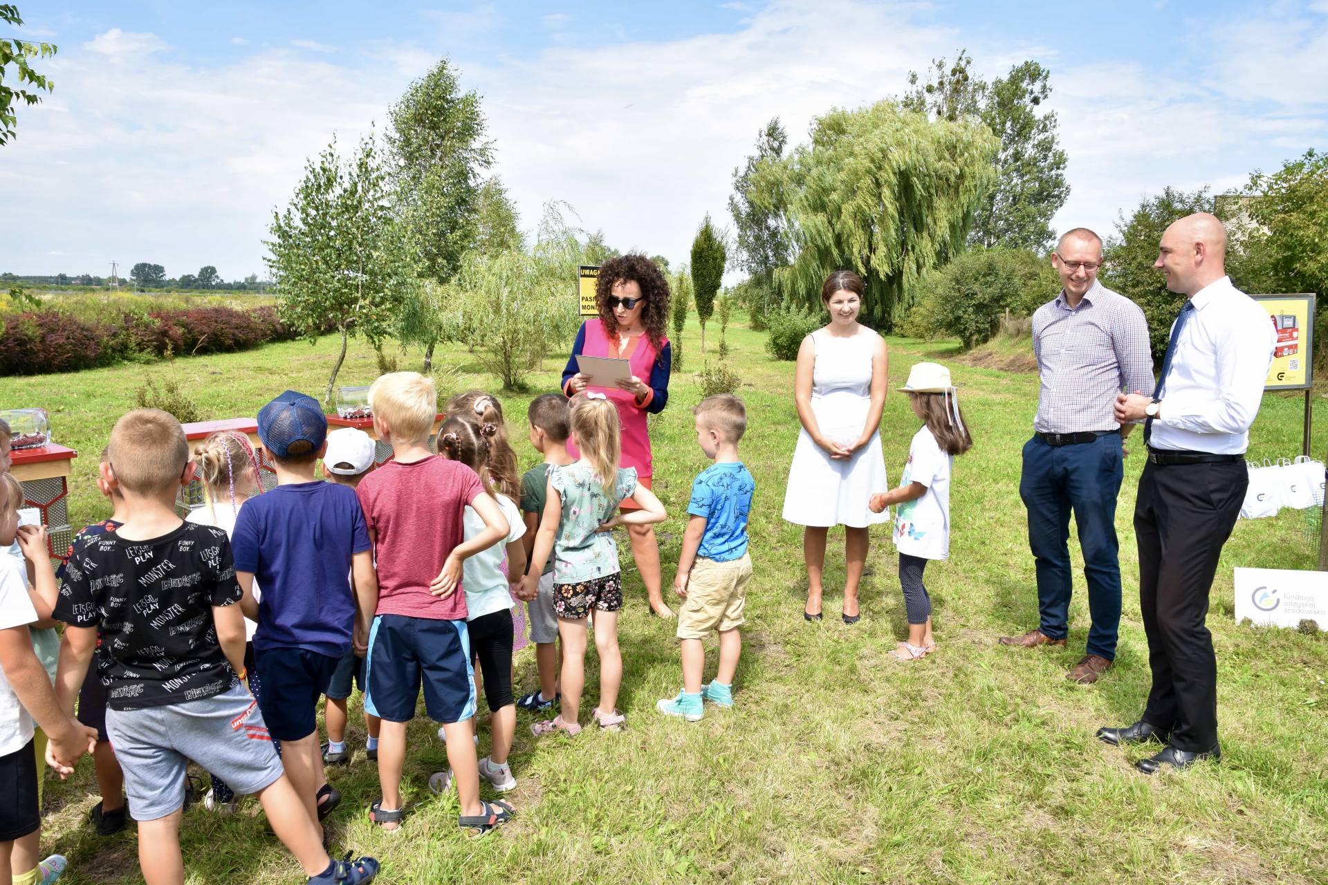 dsc 9905 ZAMOŚĆ: Miejska pasieka z ulami z recyklingu uroczyście otwarta [ZDJĘCIA]