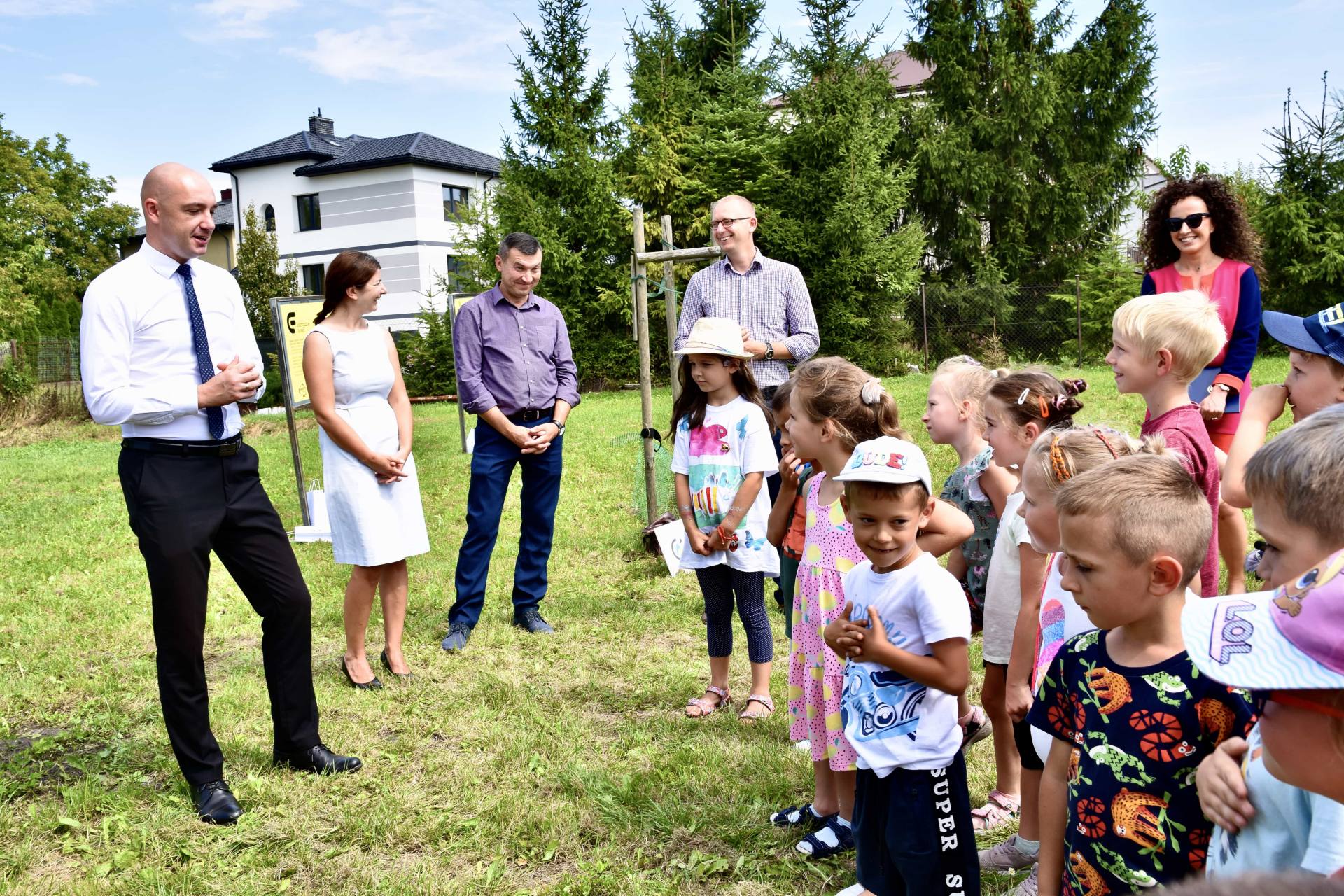 dsc 9914 ZAMOŚĆ: Miejska pasieka z ulami z recyklingu uroczyście otwarta [ZDJĘCIA]