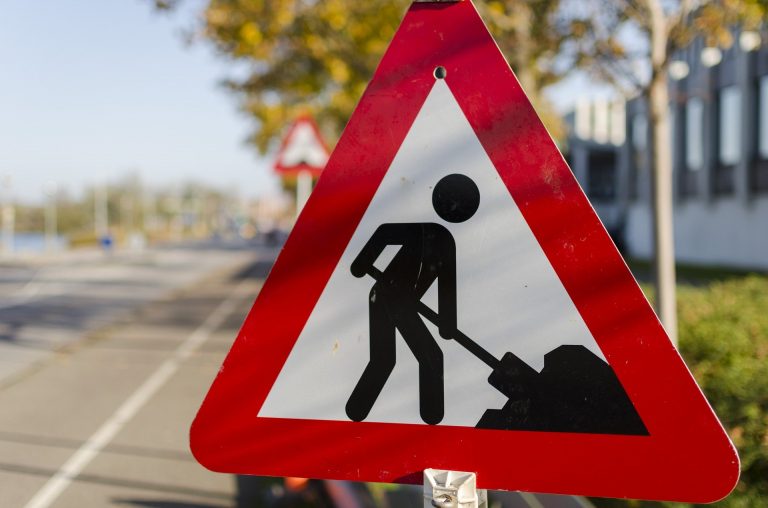 ZAMOŚĆ: Uwaga, kierowcy! Zamykają ulicę. Szykujcie się na objazdy!