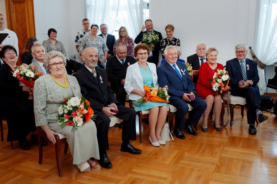 12706b Na dobre i na złe od 50 lat. Złote gody małżonków z Zamościa.