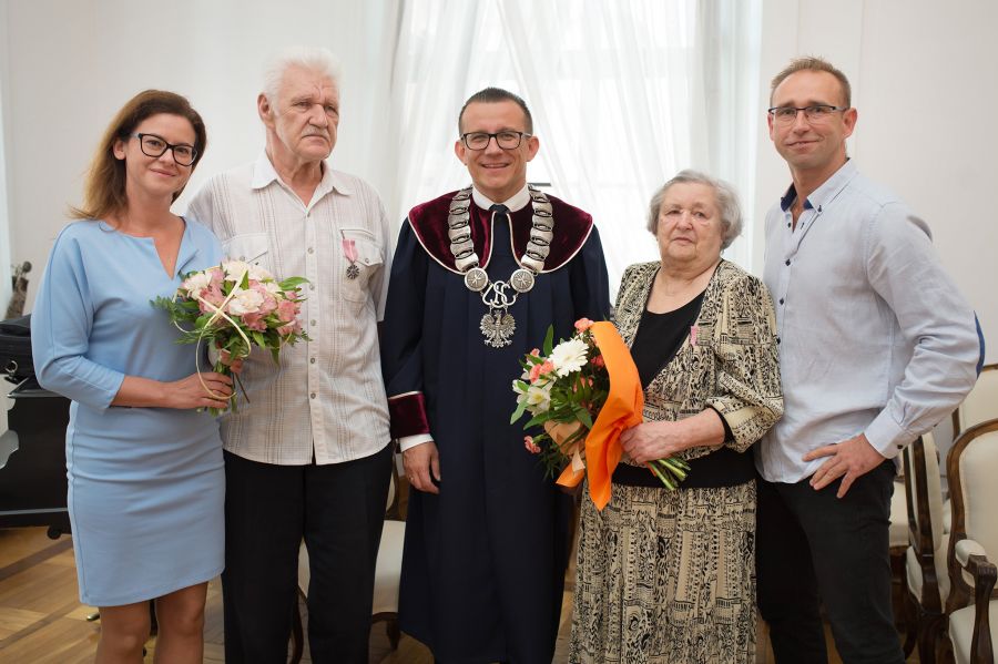 12711b Na dobre i na złe od 50 lat. Złote gody małżonków z Zamościa.