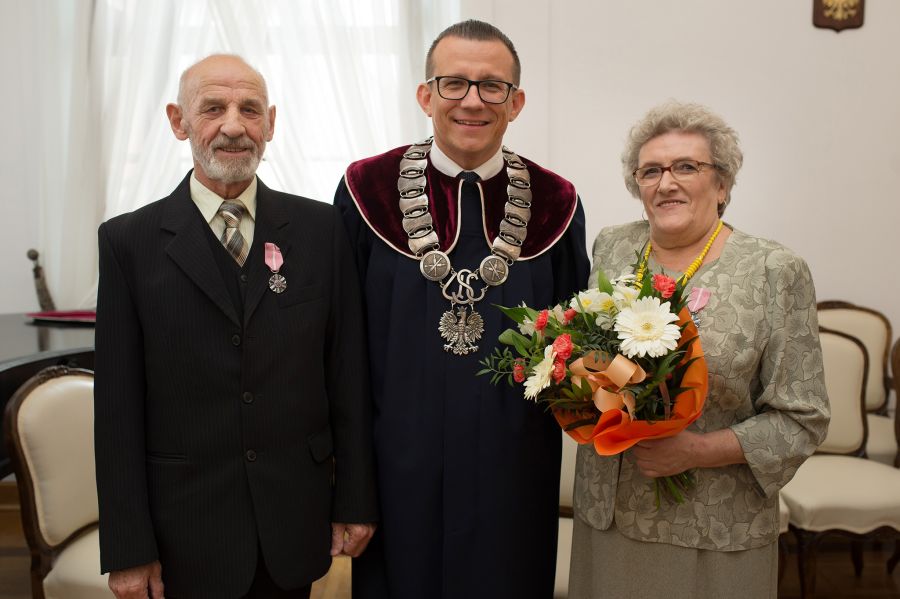 12716b Na dobre i na złe od 50 lat. Złote gody małżonków z Zamościa.