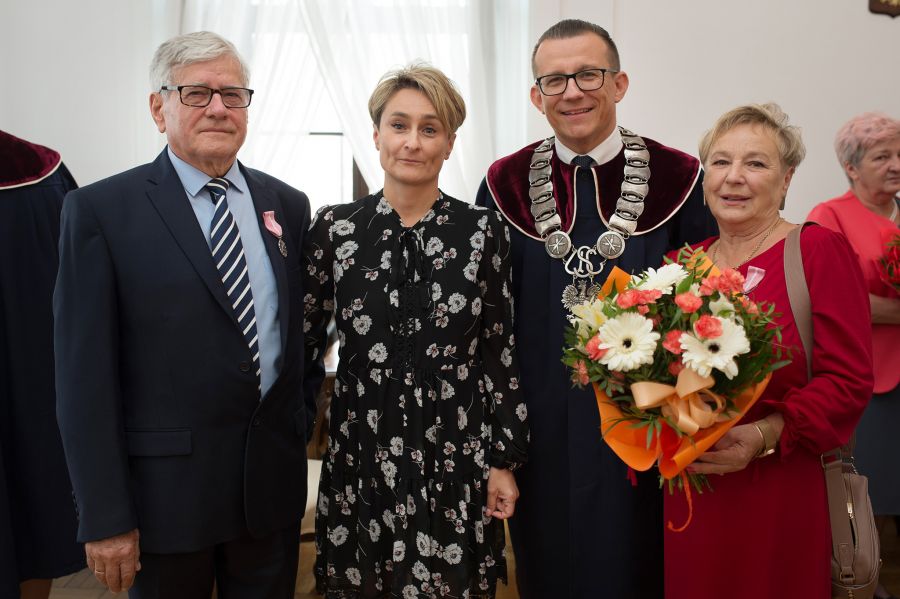 12717b Na dobre i na złe od 50 lat. Złote gody małżonków z Zamościa.