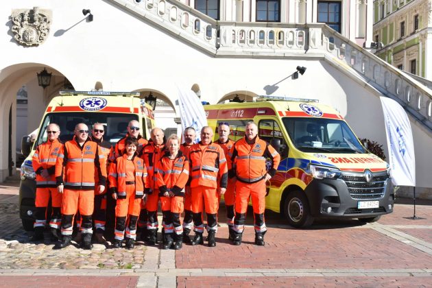 dsc 4275 Poświęcenie i przekazanie nowych ambulansów oraz wręczenie odznaczeń medykom [ZDJĘCIA]