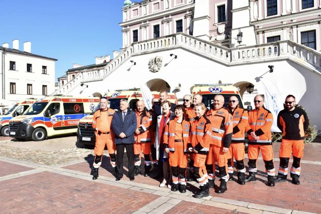 dsc 4283 Poświęcenie i przekazanie nowych ambulansów oraz wręczenie odznaczeń medykom [ZDJĘCIA]